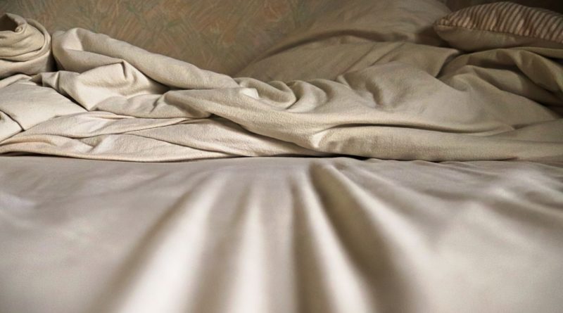how to keep flat sheets on a bed